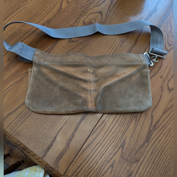 Tool Belt. 2 pockets. And loop for hammer. Leather with Nylon belt. - Picture 5 of 5